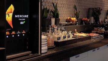Dagelijks ontbijtbuffet (EUR 15 per persoon)
