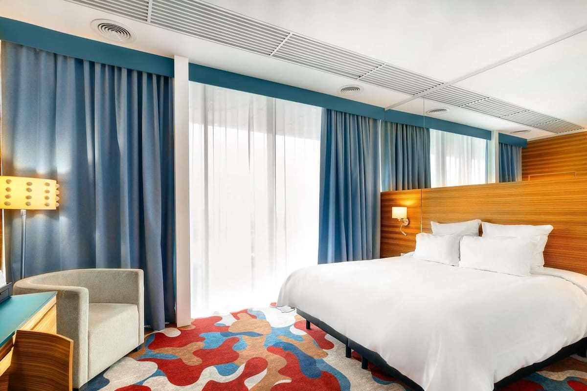 Superior Room, 2 Twin Beds | Minibar, desk, blackout drapes, soundproofing