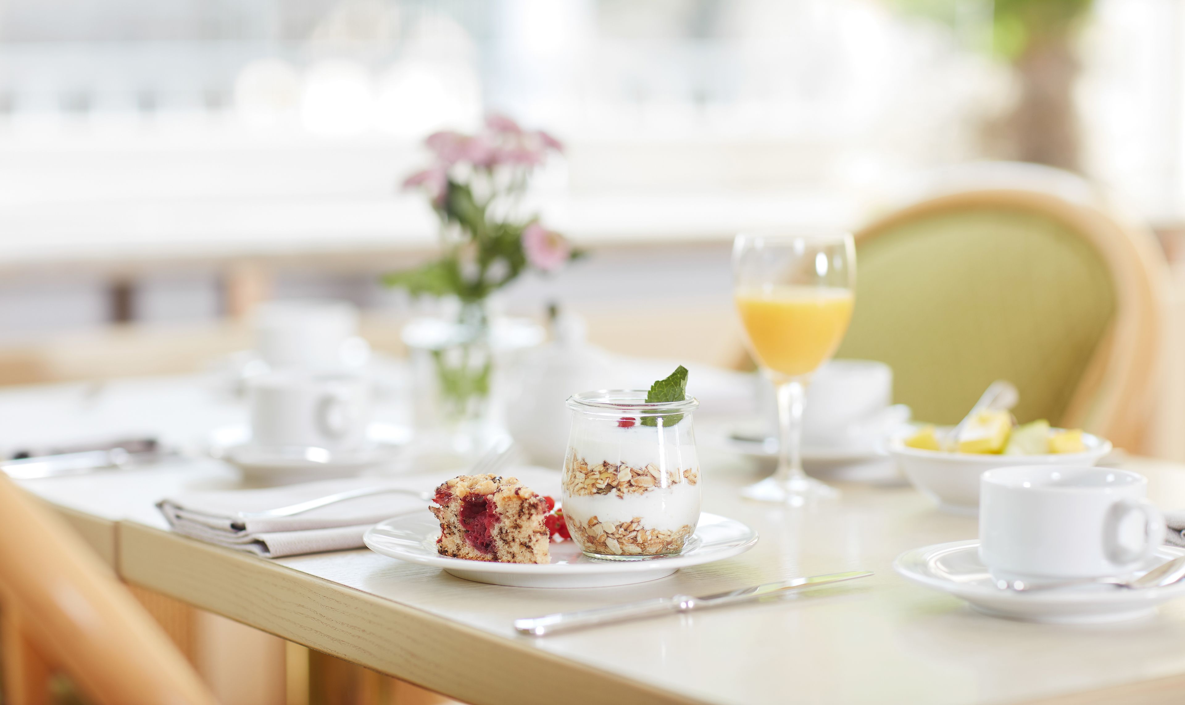 Café da manhã com buffet diário (EUR 24 por pessoa) 