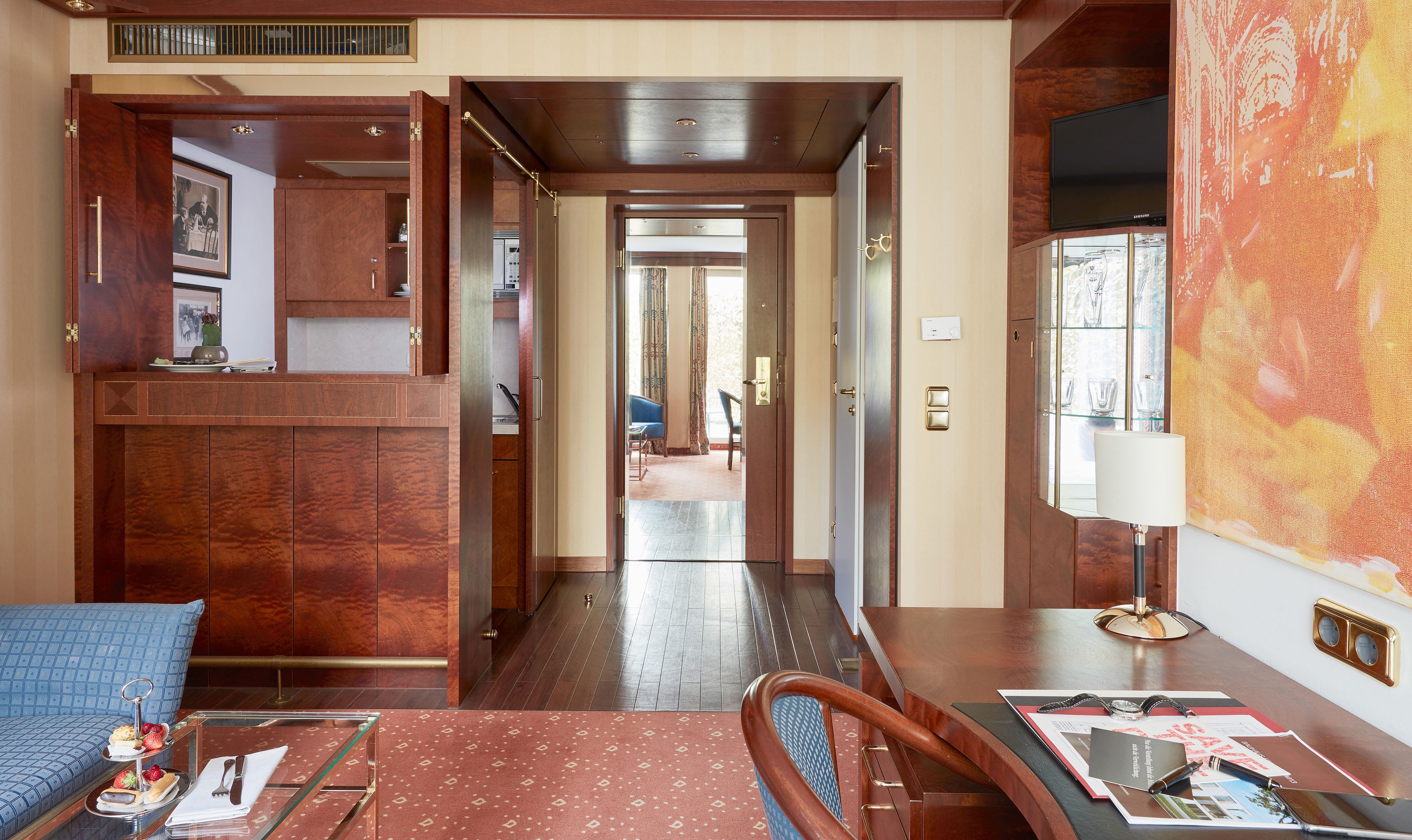 premium bedding, down duvets, free minibar, in-room safe