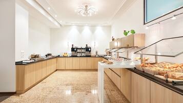 Se ofrece un desayuno bufé (18.00 CHF por persona)