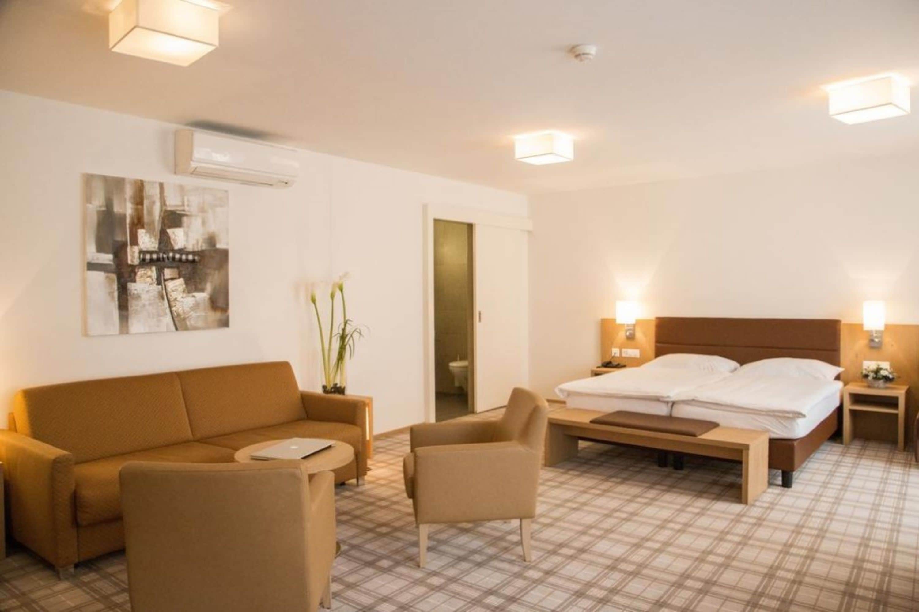 minibar, in-room safe, desk, blackout curtains