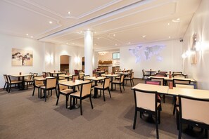 Tägliches Frühstücksbuffet gegen Gebühr