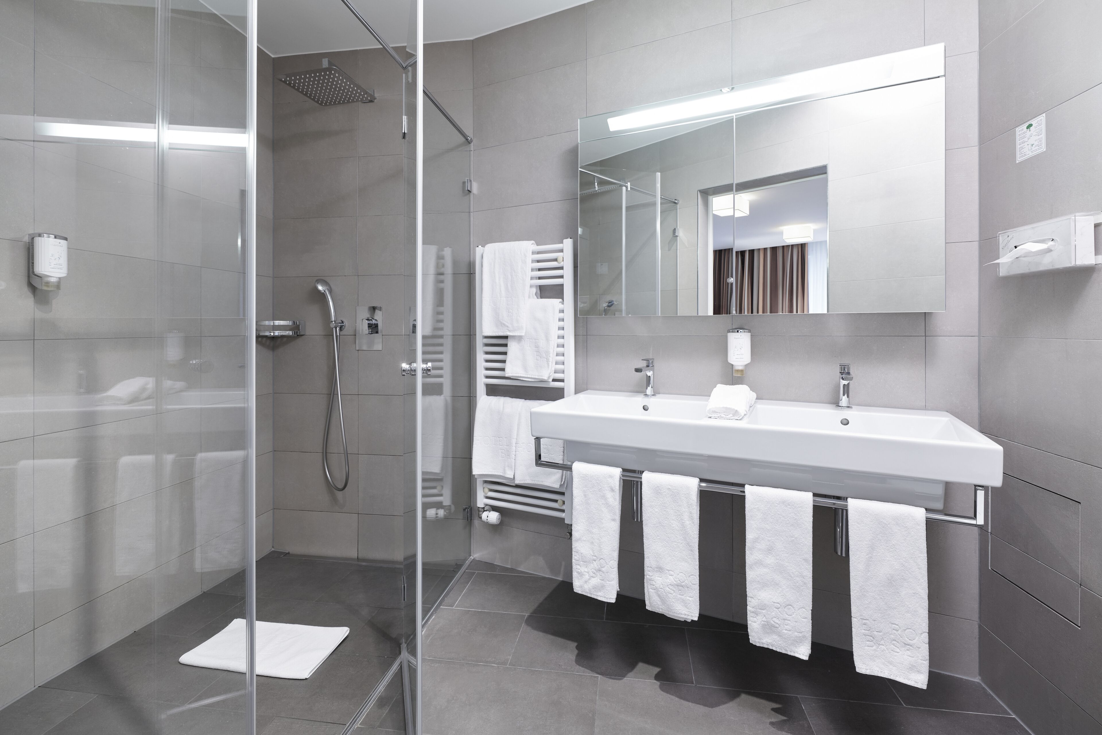 quadruple room | bathroom | shower, free toiletries, hair dryer, towels