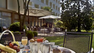 Desayuno autoservicio gratuito y diario