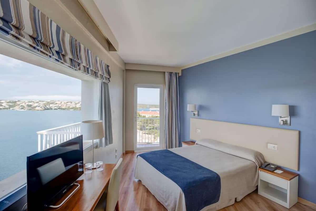 superior double room, balcony, sea view | minibar, desk, blackout curtains, free wifi