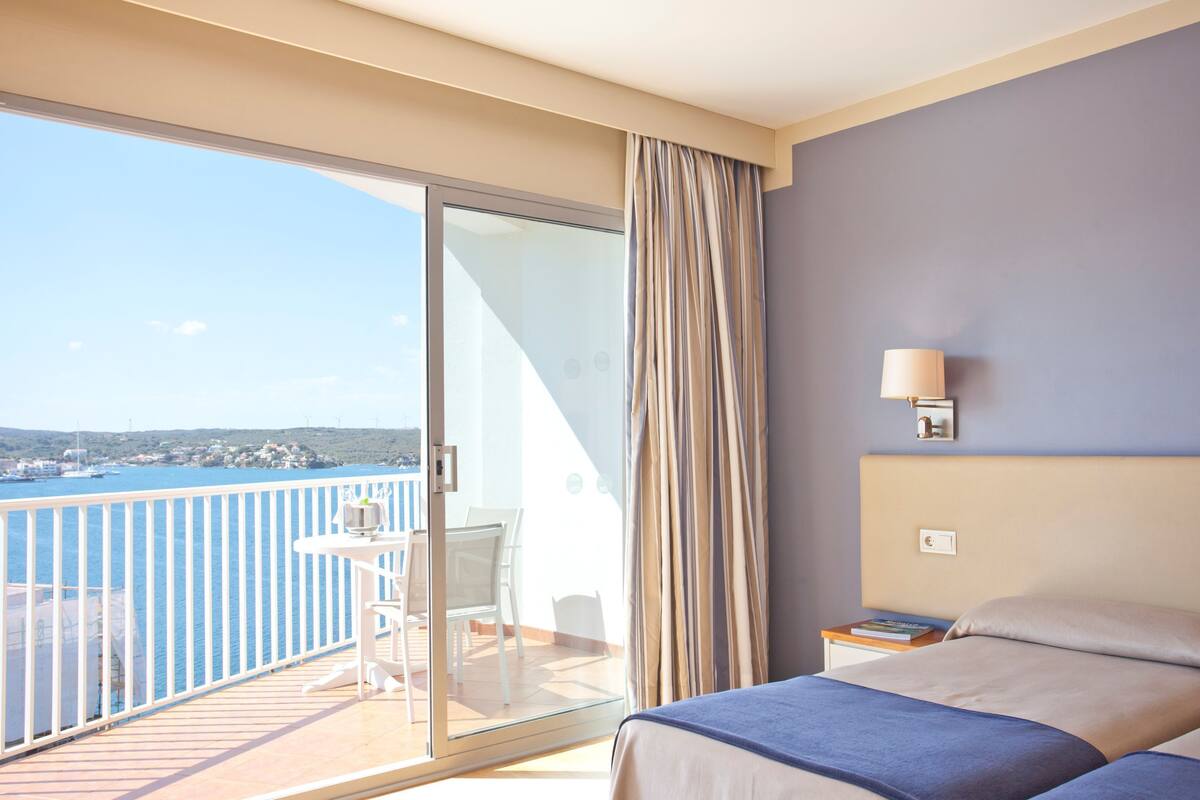 superior double room, balcony, sea view | minibar, desk, blackout curtains, free wifi