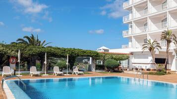 Outdoor pool, sun loungers