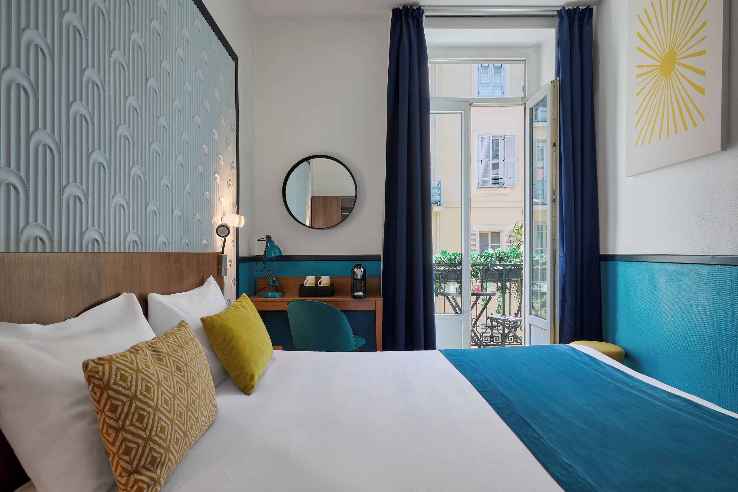 Superior tweepersoonskamer | Een kluis op de kamer, een bureau, gratis wifi, beddengoed