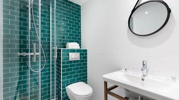 Articles de toilette gratuits, sĂšche-cheveux, serviettes fournies