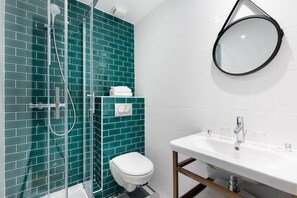 免费洗浴用品、吹风机、毛巾