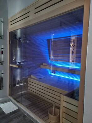 Behandlungsräume für Paare, Sauna, Whirlpool, Dampfbad