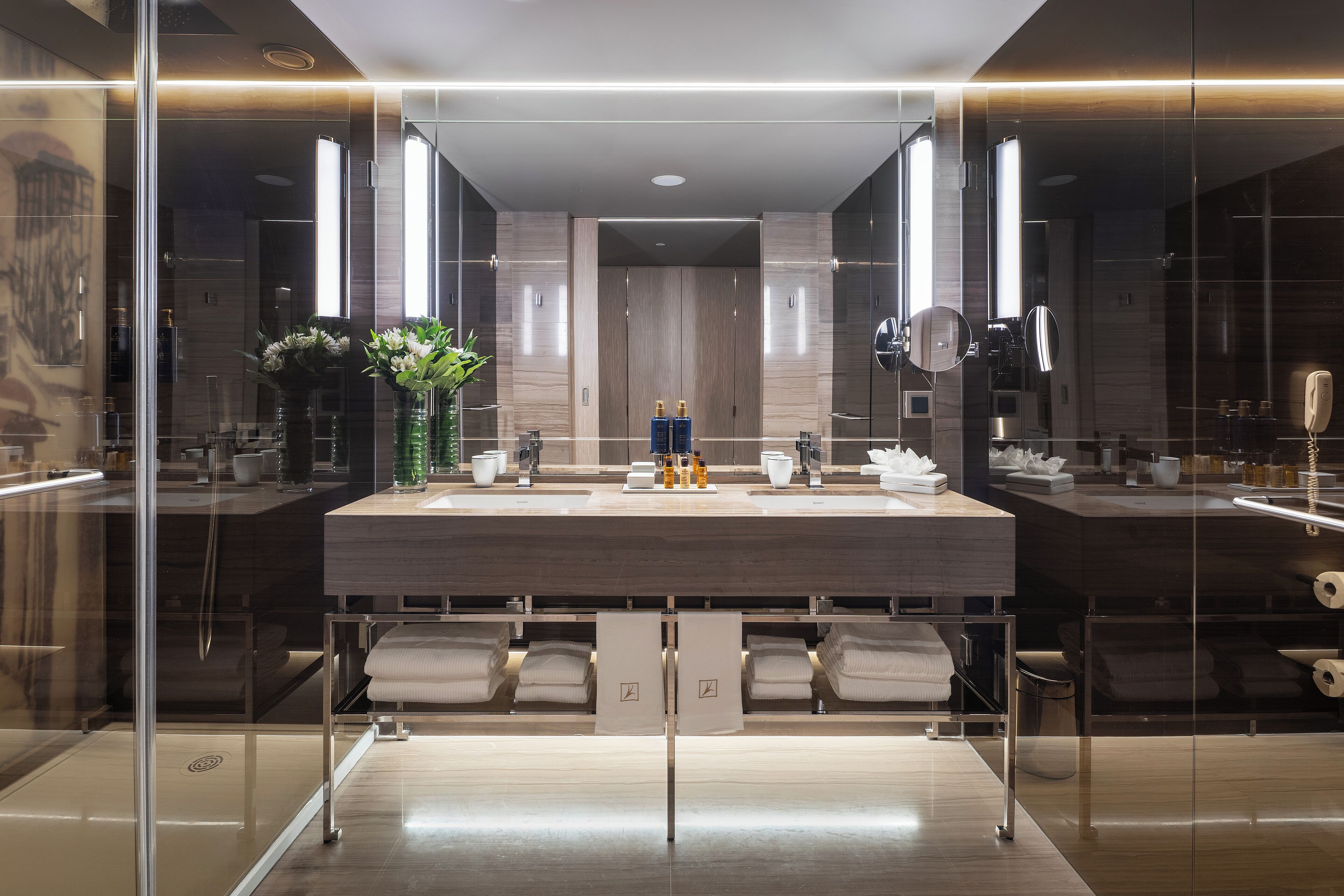 premium suite | bathroom | free toiletries, hair dryer, bathrobes, bidet