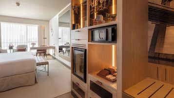 Premium Double or Twin Room | Premium bedding, Select Comfort beds, in-room safe, desk