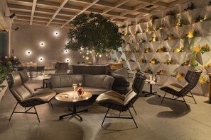 2 bars/lounges, rooftop bar - EPIC SANA Marques Hotel (Lisbon)