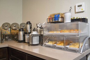 Free daily buffet breakfast - Comfort Inn & Suites Moreno Valley near March Air Reserve Base (Moreno Valley)
