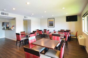 Free daily buffet breakfast - Comfort Inn & Suites Moreno Valley near March Air Reserve Base (Moreno Valley)