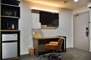 Desk, laptop workspace, blackout curtains, iron/ironing board - Comfort Inn & Suites Moreno Valley near March Air Reserve Base (Moreno Valley)
