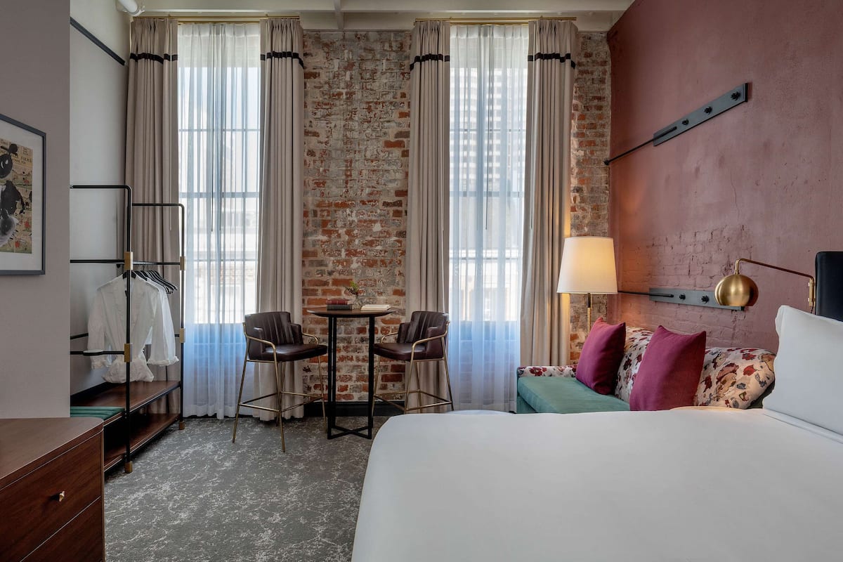 suite, 1 bedroom, corner | egyptian cotton sheets, premium bedding, in-room safe, desk