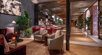 Hotel entrance and lobby at The Eliza Jane, in The Unbound Collection by Hyatt