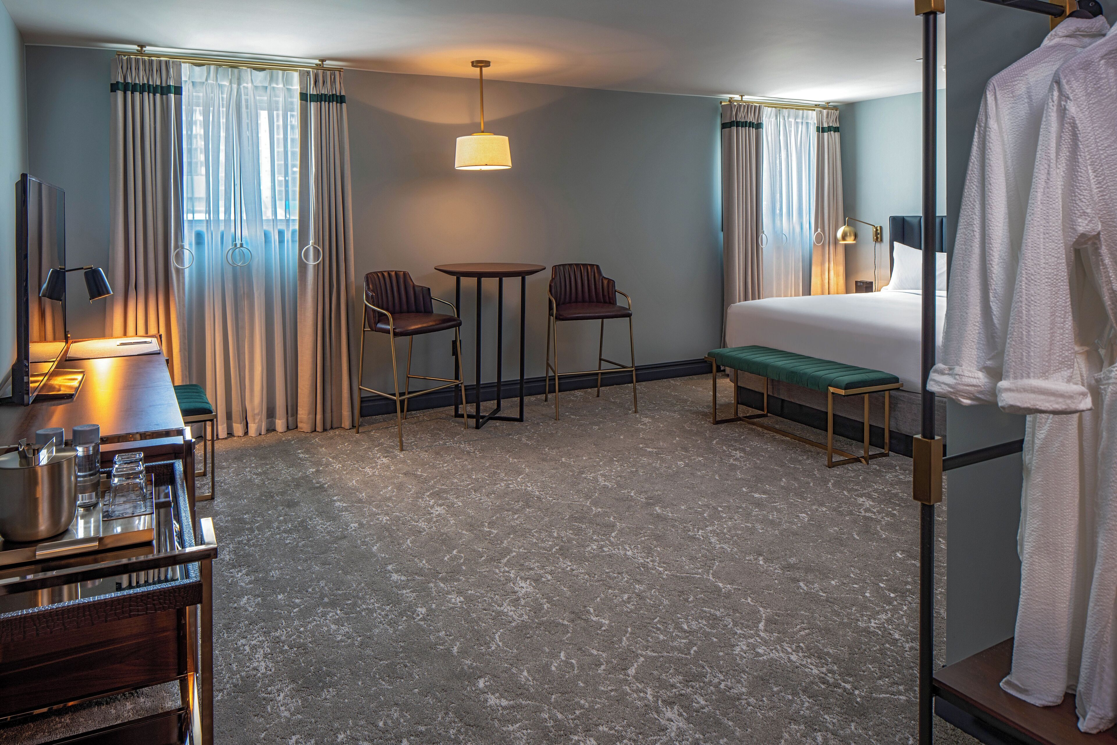 Egyptian cotton sheets, premium bedding, in-room safe, desk