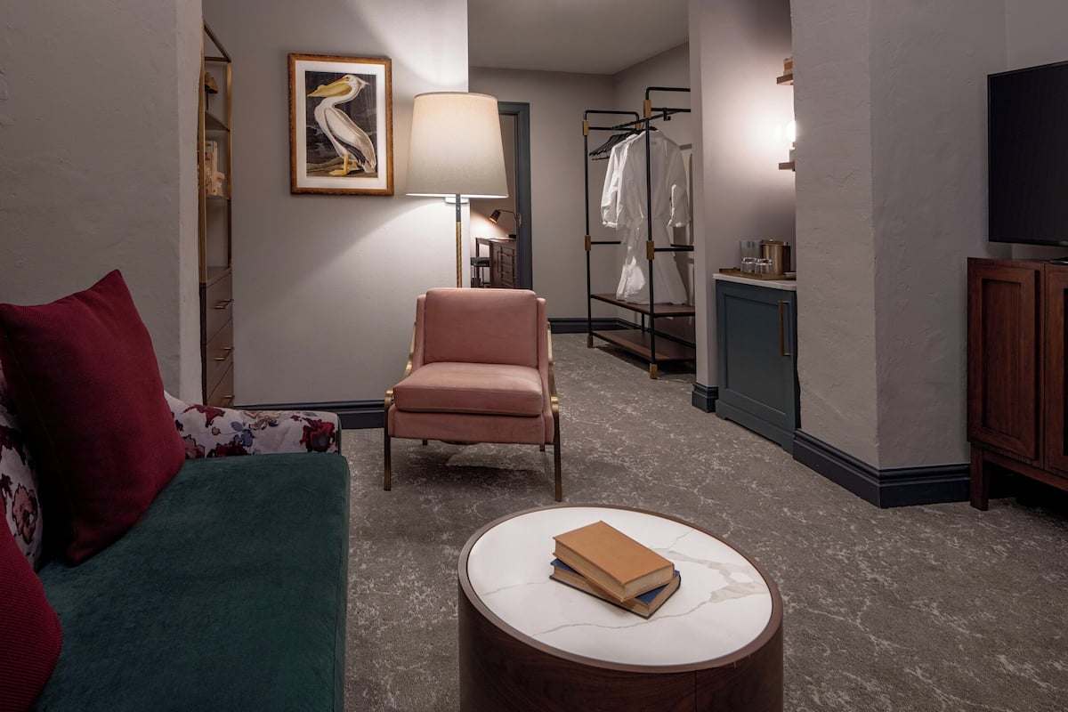 Egyptian cotton sheets, premium bedding, in-room safe, desk