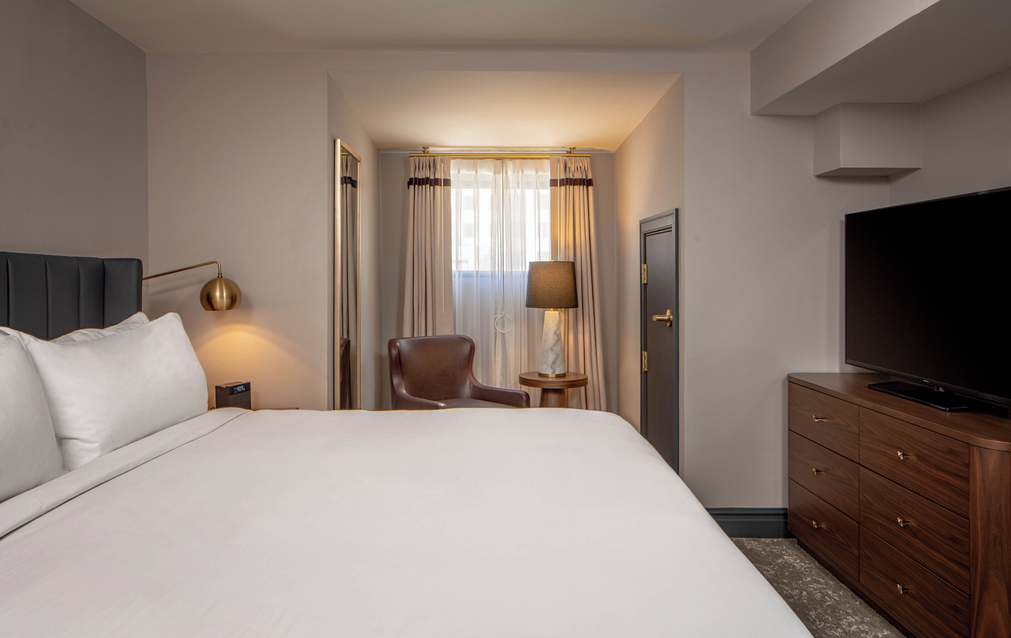 Egyptian cotton sheets, premium bedding, in-room safe, desk