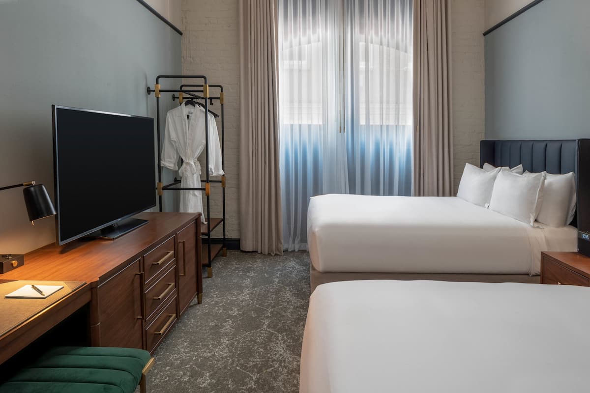 Egyptian cotton sheets, premium bedding, in-room safe, desk
