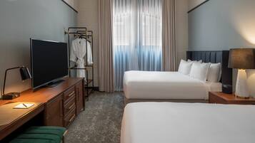 Egyptian cotton sheets, premium bedding, in-room safe, desk