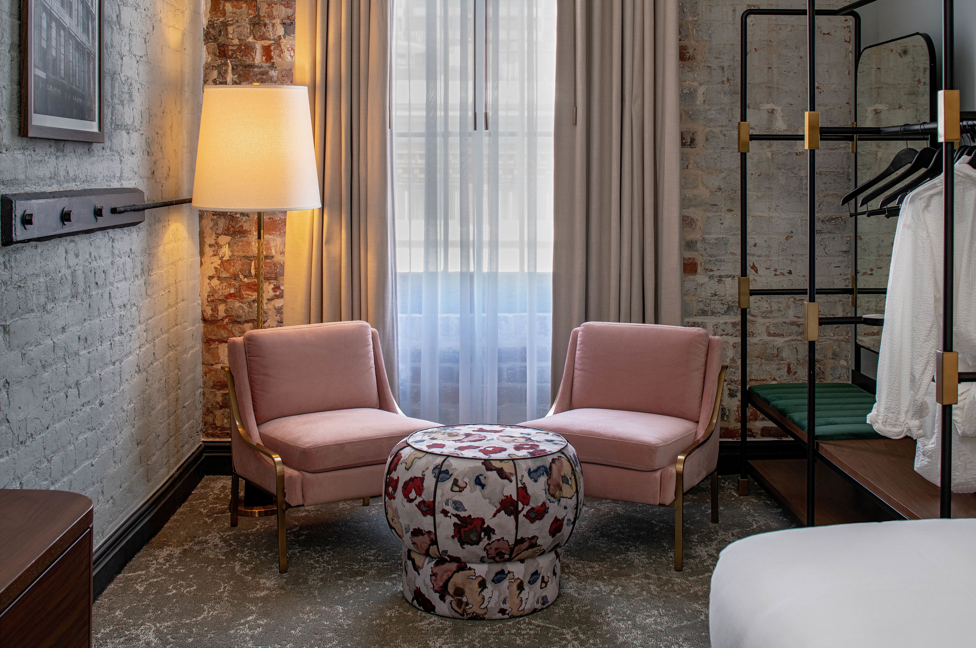 Lakens van Egyptisch katoen, luxe beddengoed, een kluis op de kamer