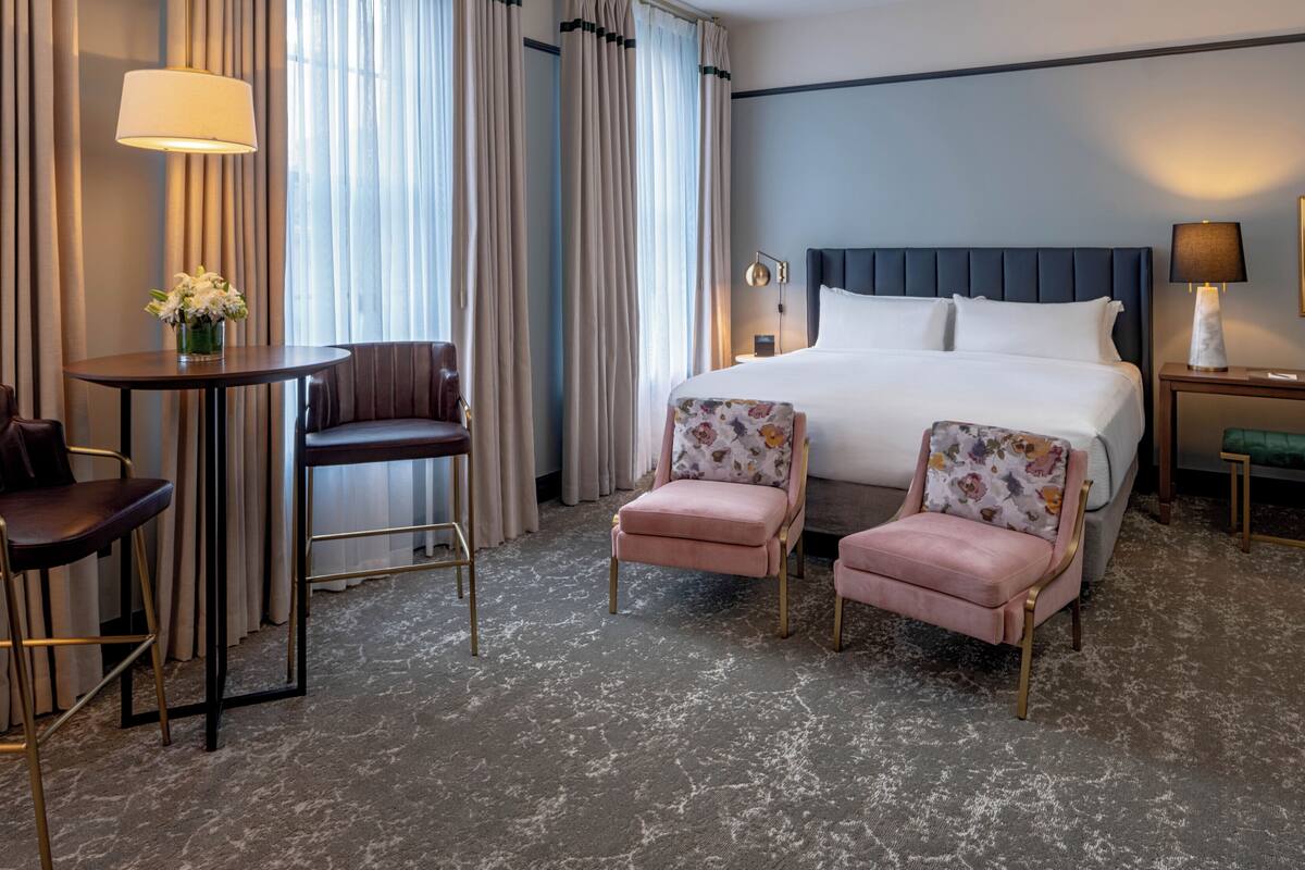 Habitación Deluxe, 1 cama de matrimonio grande | Sábanas de algodón egipcio, ropa de cama de alta calidad, caja fuerte