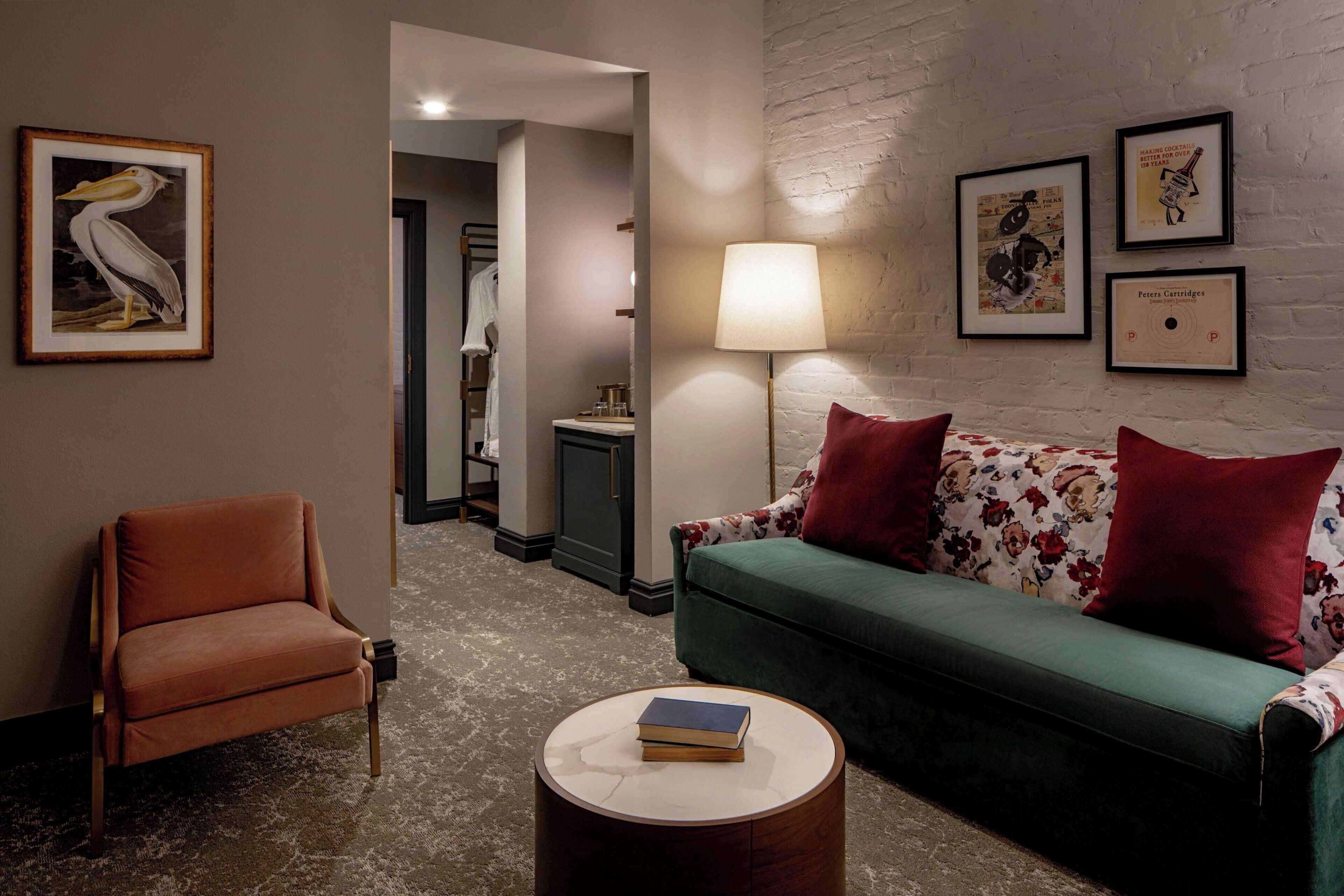 55-tommers fladskærms-tv med kabelkanaler, tv, premierefilm