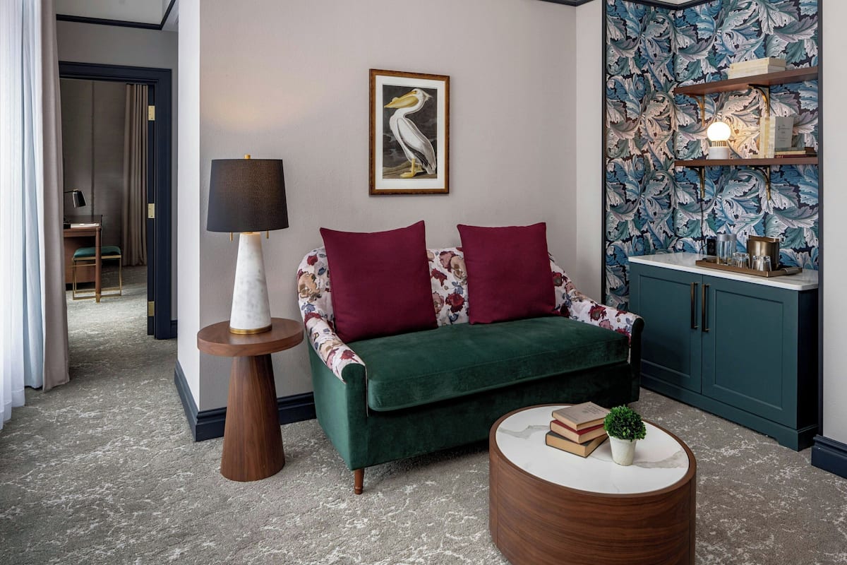 Suite, 1 cama King size y sofá cama, en esquina | Sábanas de algodón egipcio y ropa de cama de alta calidad