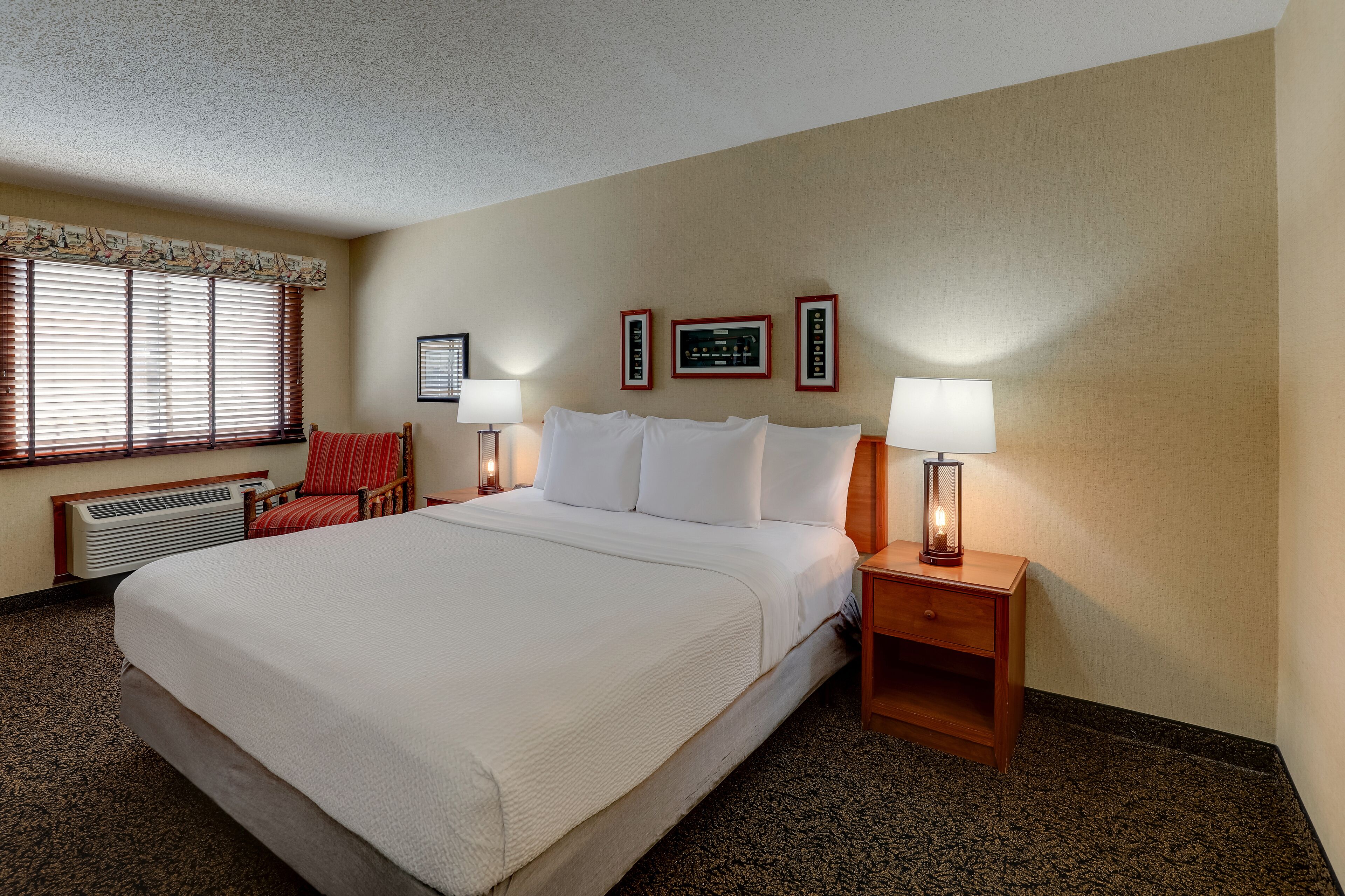 deluxe room, 1 king bed, non smoking | desk, iron/ironing board, rollaway beds, free wifi