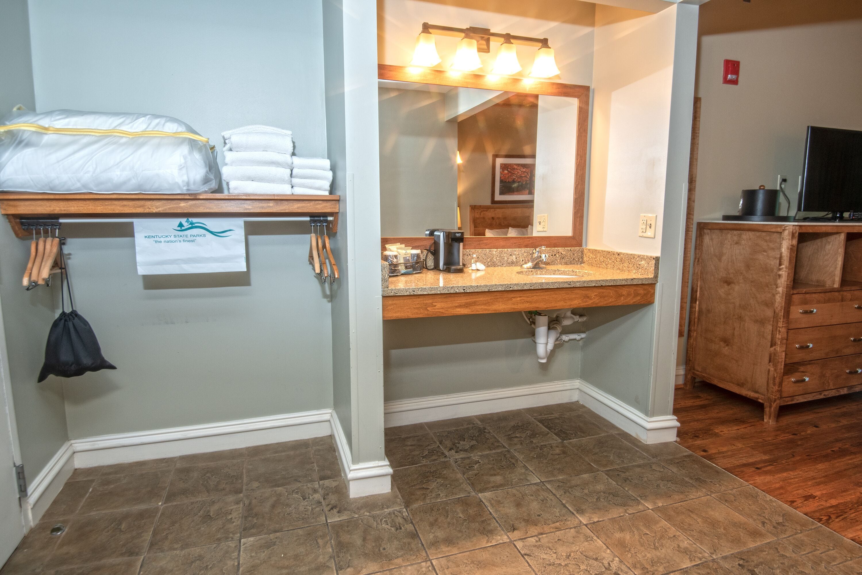 room, 1 king bed (no pets allowed) | bathroom sink