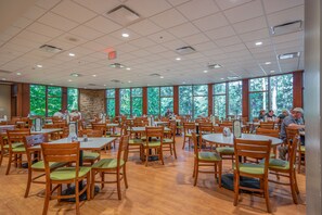 Tägliches Frühstücksbuffet gegen Gebühr
