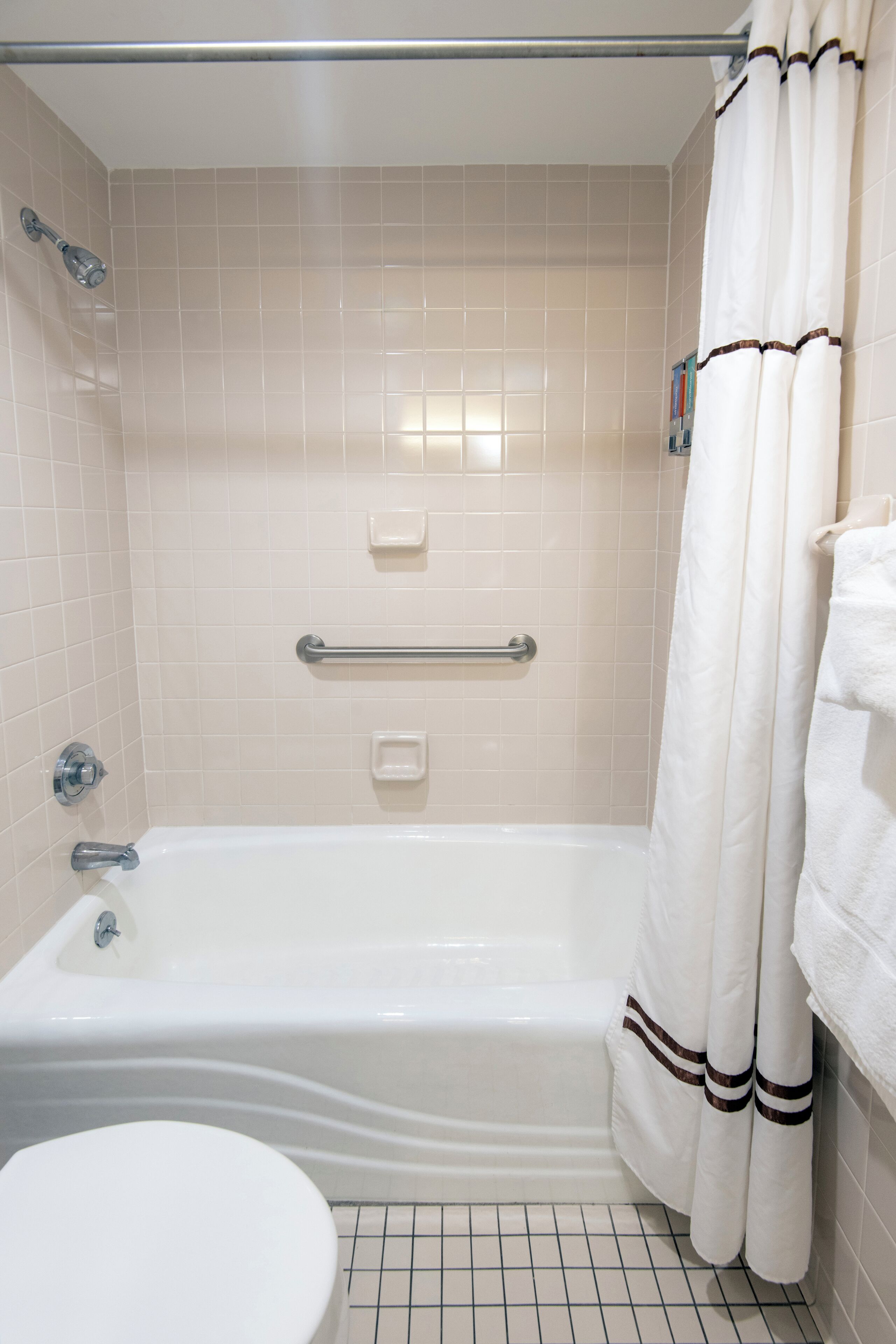 room (2 double beds) | bathroom | combined shower/bathtub, towels