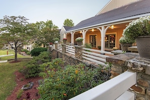 Exterior detail - Pine Mountain State Resort Park (Pineville)