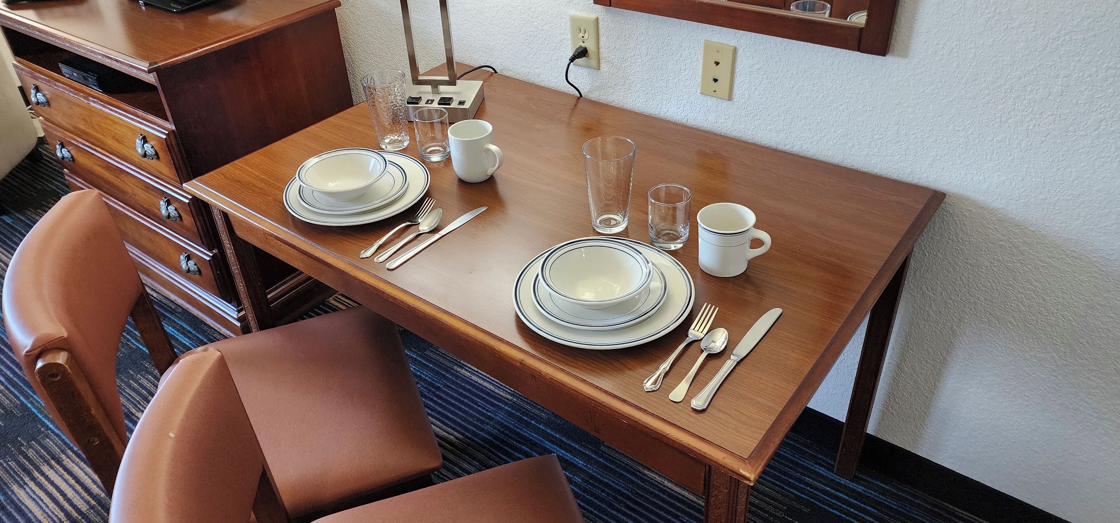 Basic Double Room, 2 Double Beds | In-room dining