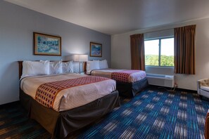 基础双人房, 2 张双人床 | 特色装修、特色家居、办公桌、熨斗/熨衣板