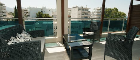 Suite, Partial Sea View | Premium bedding, in-room safe, desk, blackout curtains