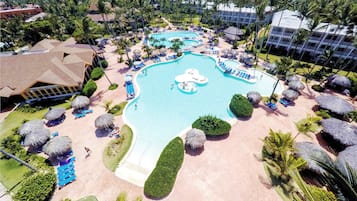 Outdoor pool, pool umbrellas, sun loungers