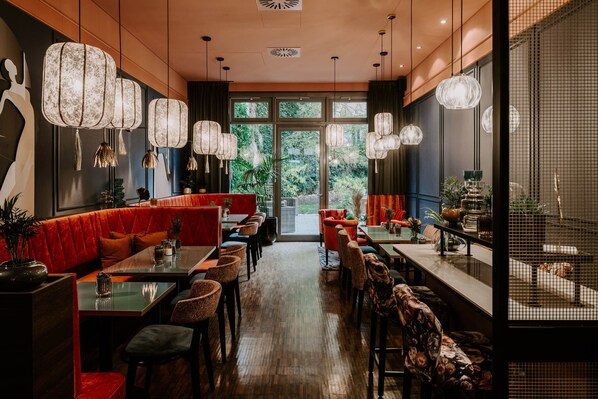 Phục vụ bữa sáng