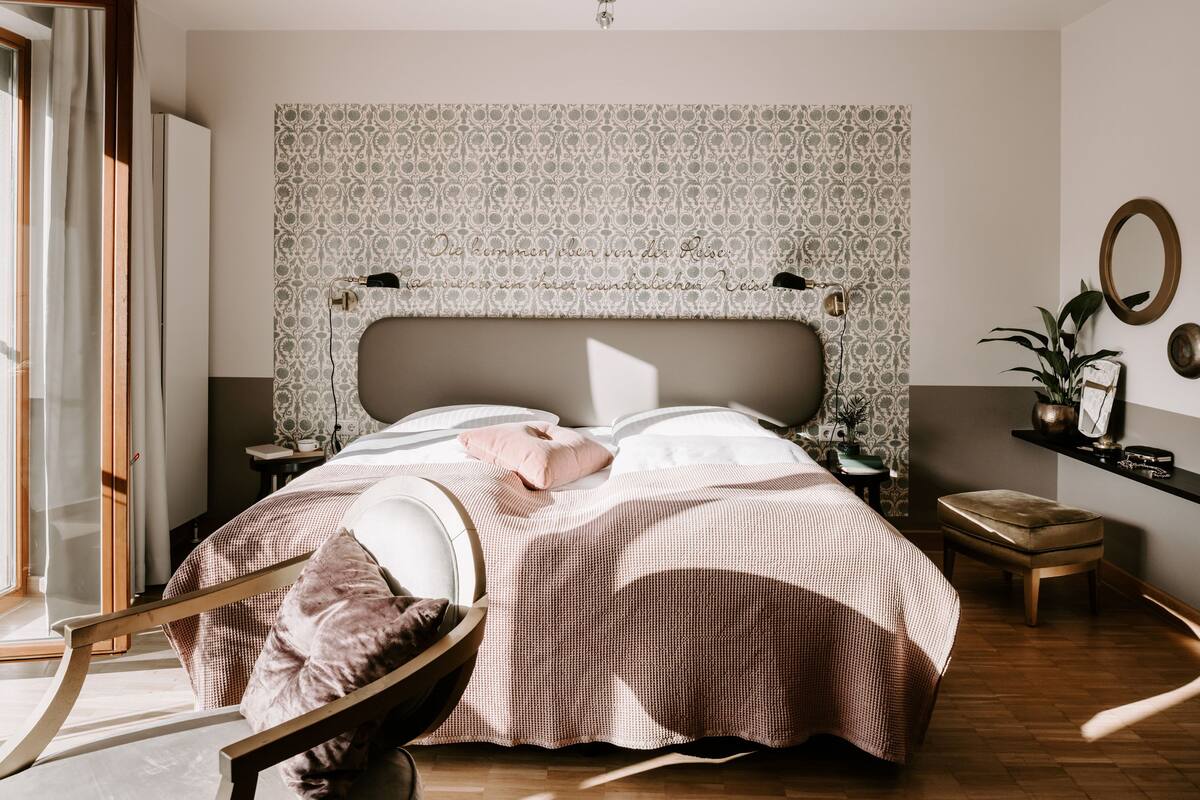 Premium bedding, free minibar, in-room safe, desk