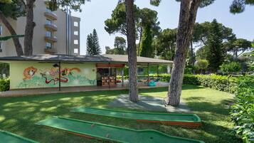 Mini-golf