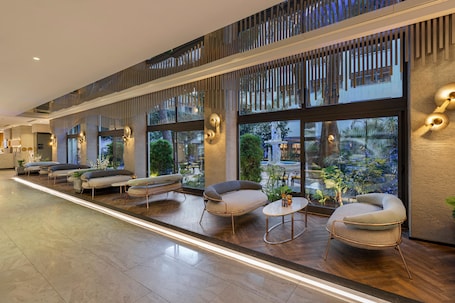 Lobby sitting area. Limak Atlantis De Luxe Hotel & Resort - All Inclusive