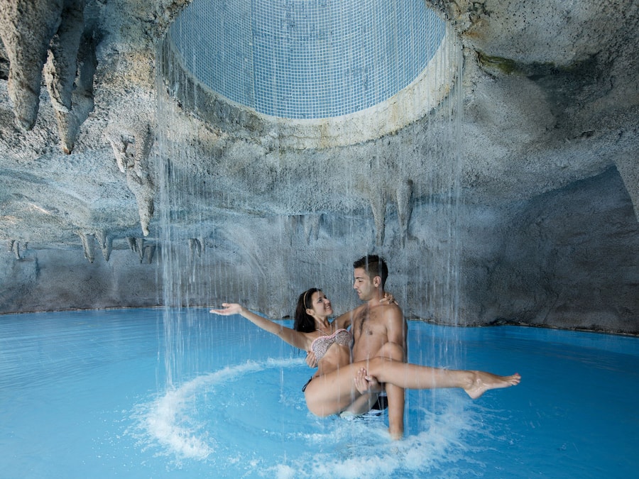 Indoor pool, 3 outdoor pools, pool umbrellas, sun loungers