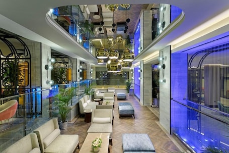 Lobby sitting area. Limak Atlantis De Luxe Hotel & Resort - All Inclusive