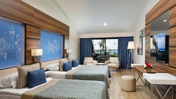 Jacuzzi Suite | Minibar, safe på rommet, blendingsgardiner og lydisolert