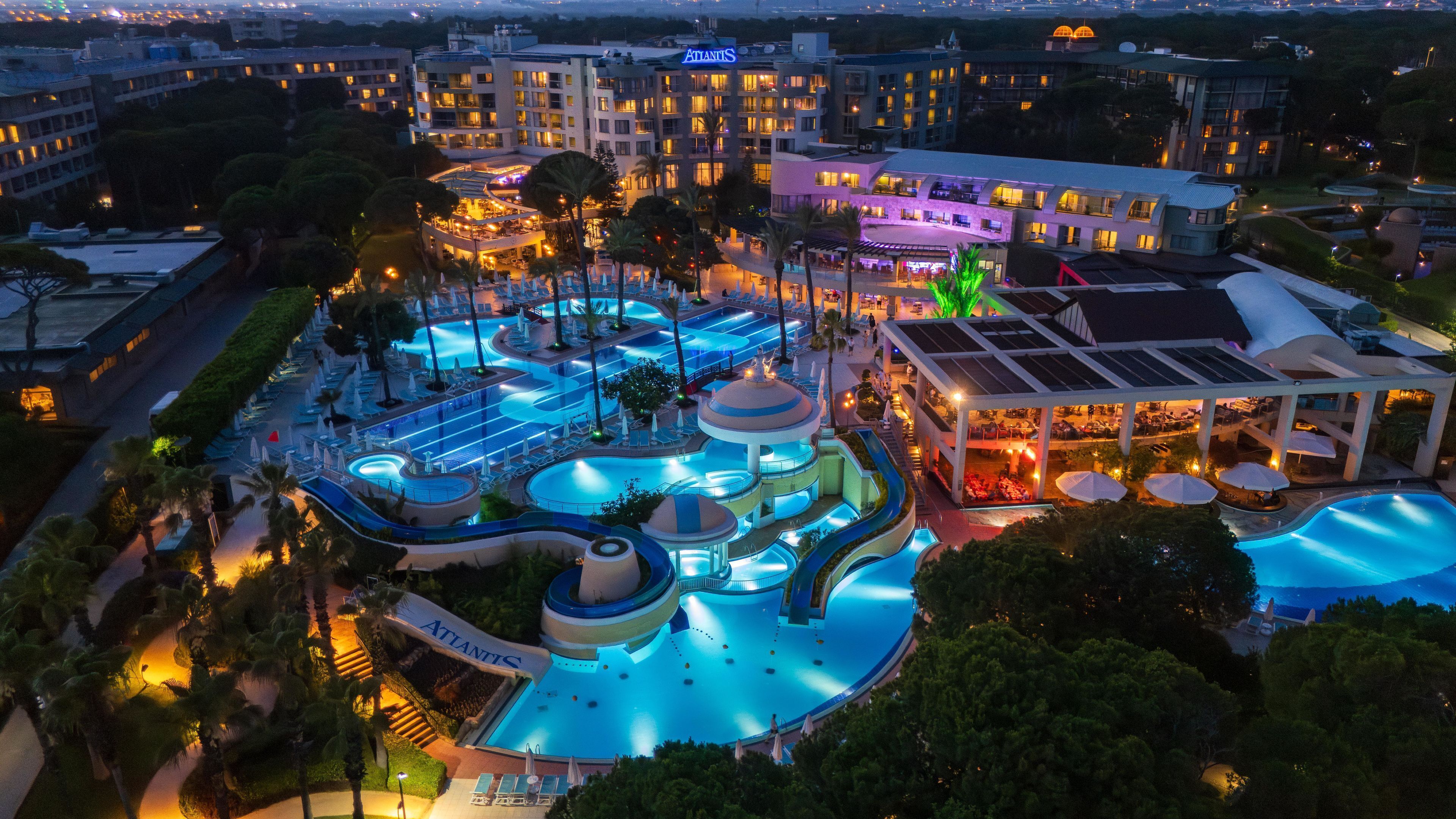 Overnatningsstedets facade – aften/nat